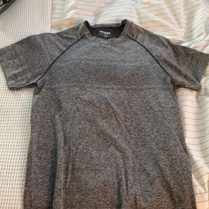 Men’s medium gray Rhone t shirt